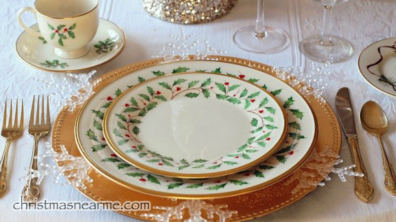 Christmas China Is a Special Kind of Dinnerware