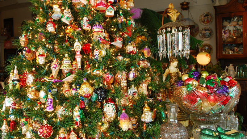 Heirloom Christmas Decorations You Can Pass Down Among Generations